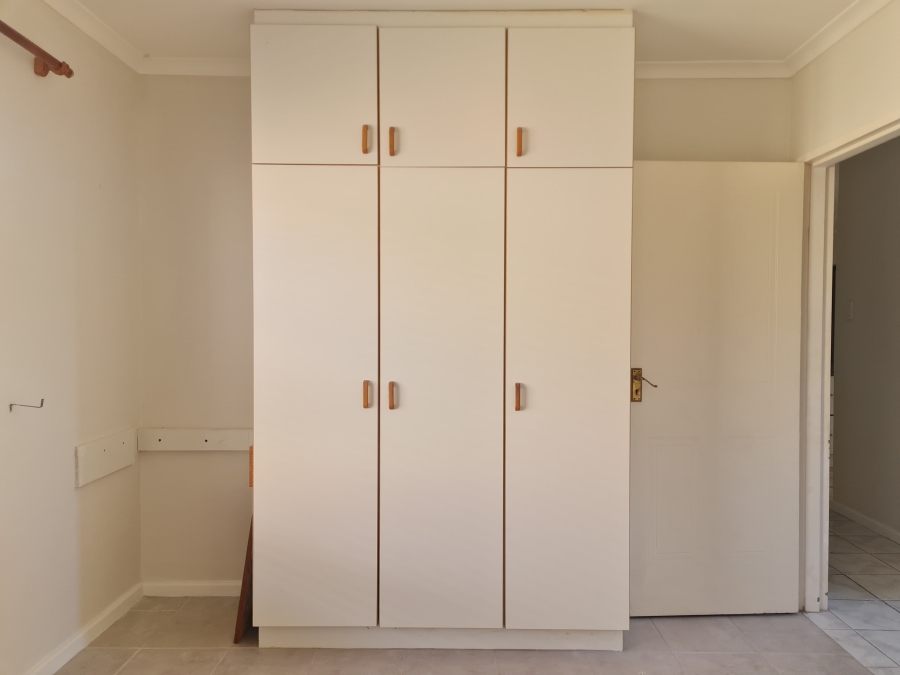 To Let 2 Bedroom Property for Rent in Wavecrest Eastern Cape